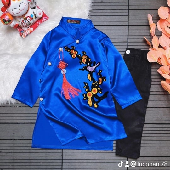 Áo Dài Vàng Thêu - Ảnh 3