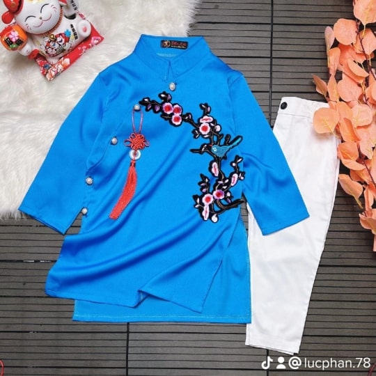 Áo Dài Vàng Thêu - Ảnh 2