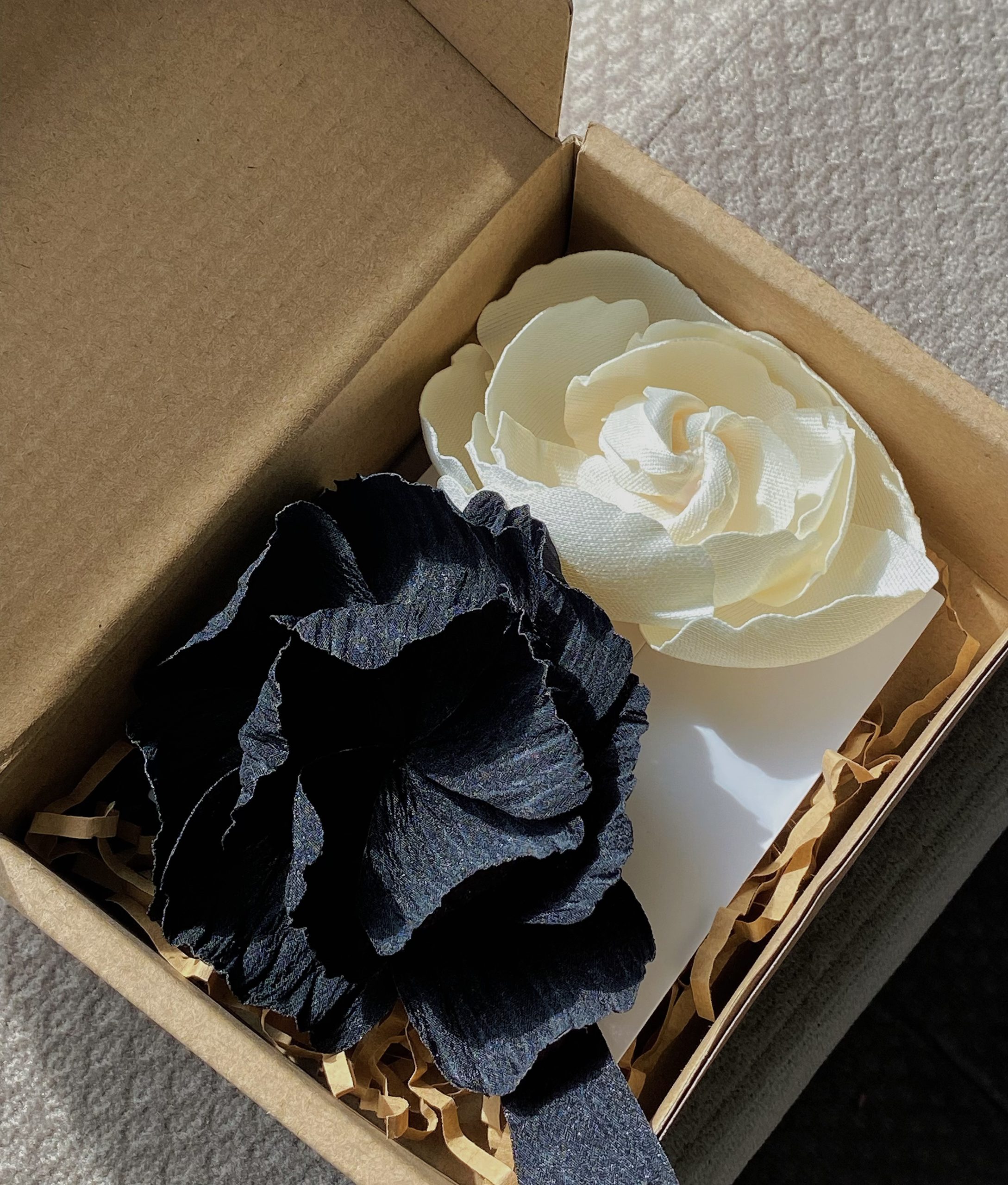 Hoa cài thủ công